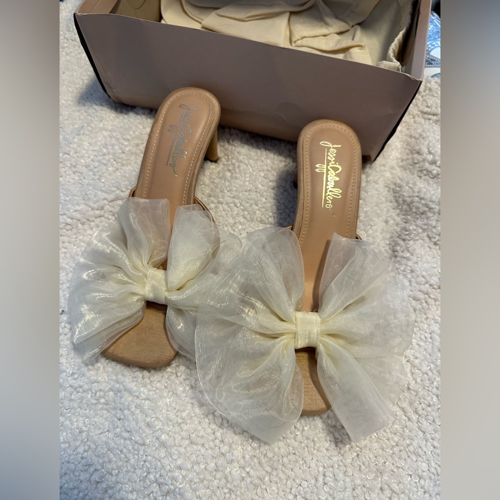 *Sold* Jessi Caballero bow heels